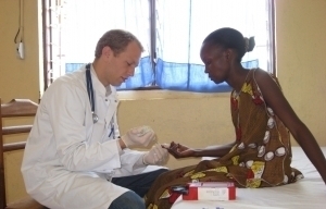 Picture of Prof. Michael Ramharter with an african woman
