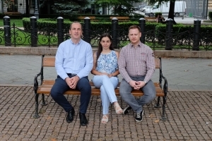 Dr. Judit Pako and colleagues sitting on the park bench